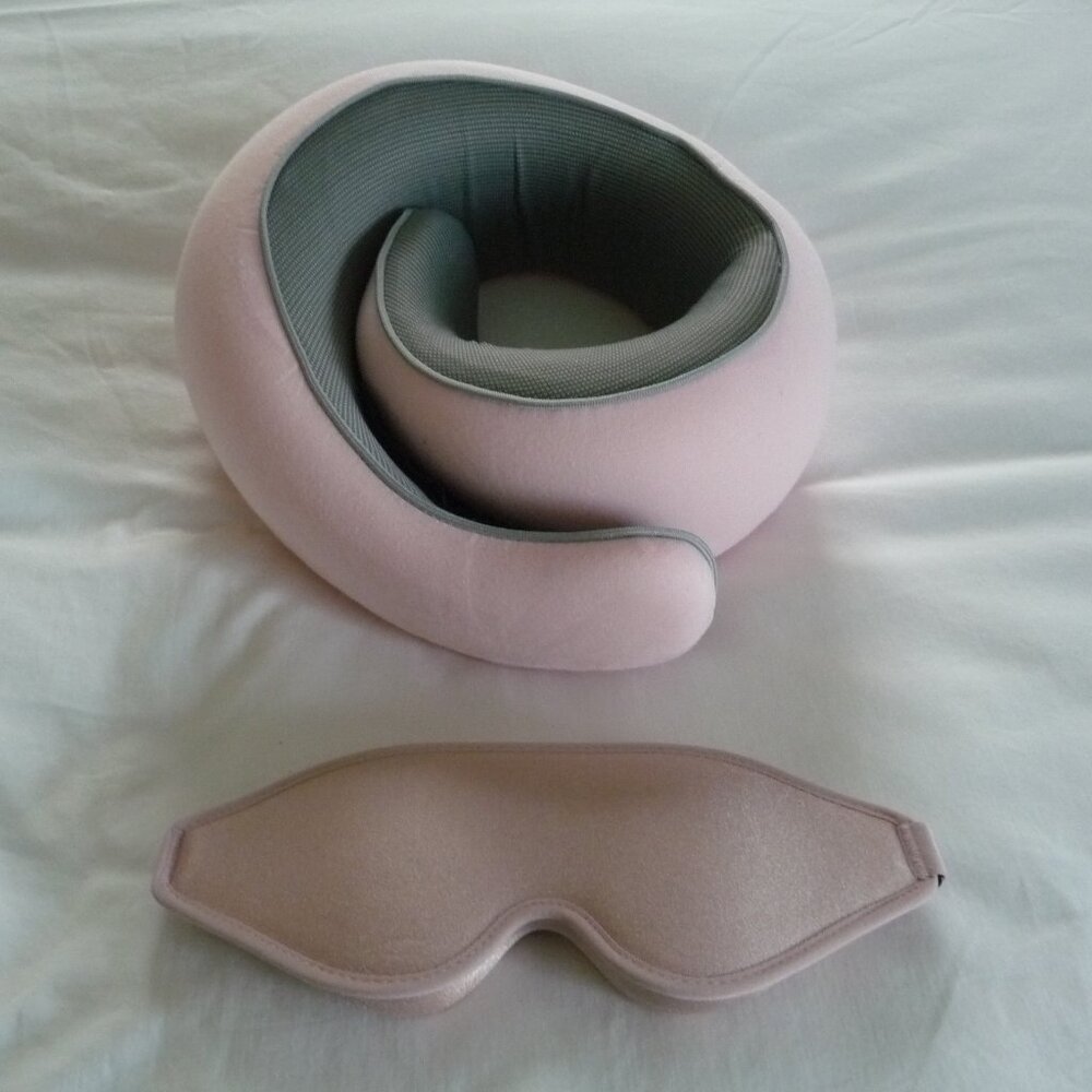 FLY HUGZ NECK PILLOW AND SLEEP MASK